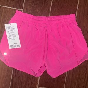 NWT Lululemon athletica. Sonic pink. Hotty Hot LR short 4” *lined.
